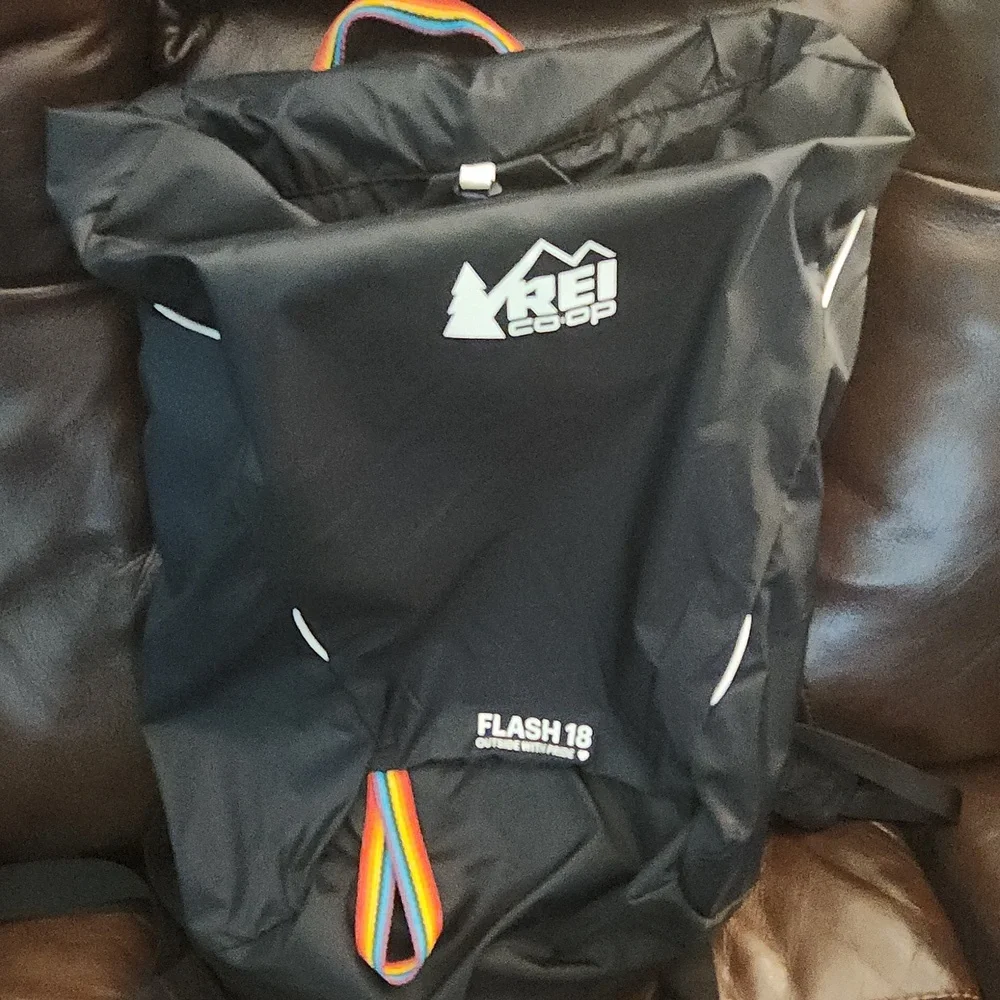 REI Co-op Black Backpack Flash 18 Outside With Pride NWOT - Picture 2 of 8
